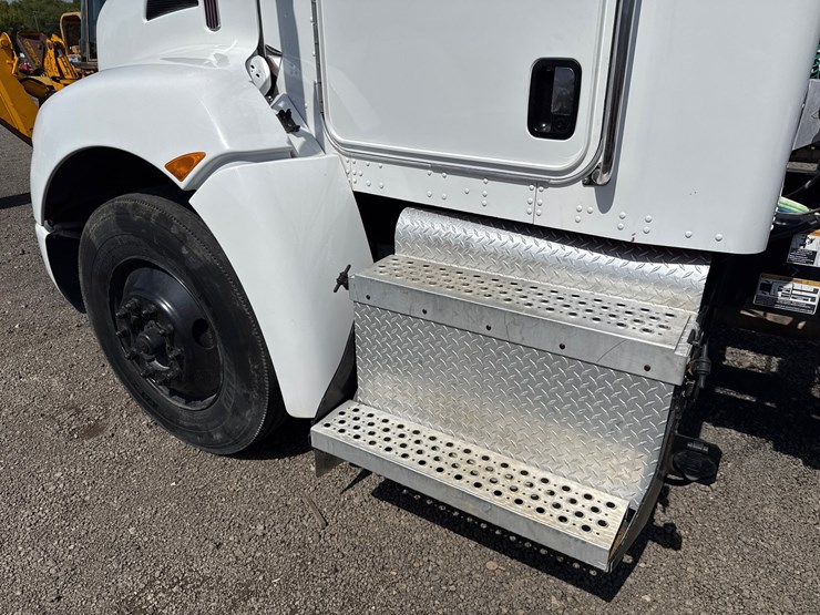 2010-kenworth-t370-image-11