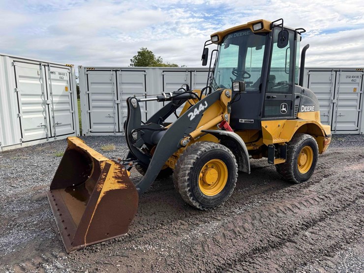 2013-deere-244j-image-1