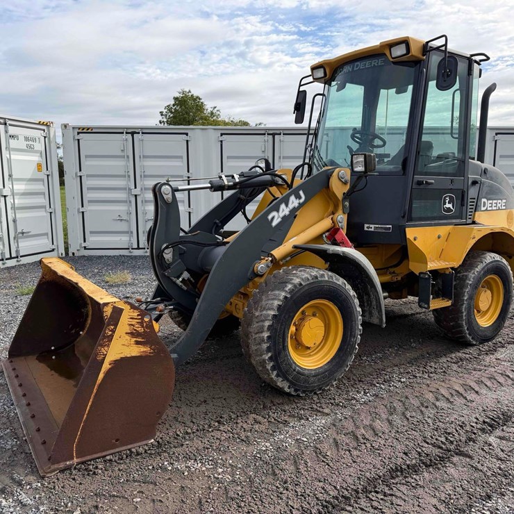 2013 DEERE 244J
