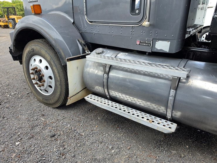 2013-kenworth-t800-image-14