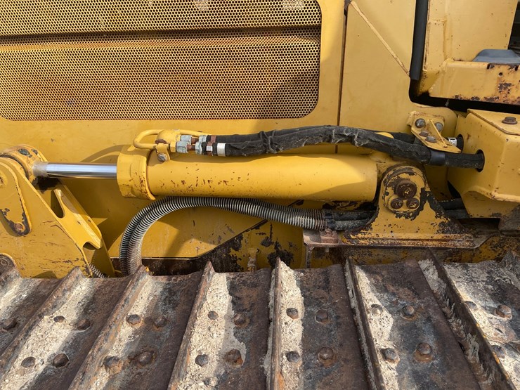 2005-caterpillar-d3g-xl-image-10