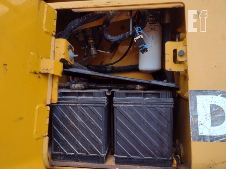 2000-deere-650h-lt-image-26