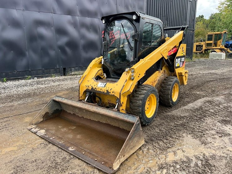 2015-caterpillar-262d-image-2
