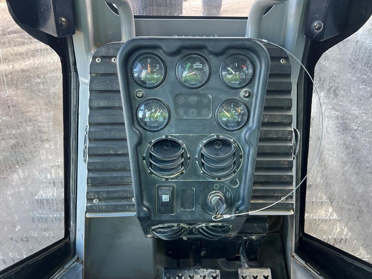 2004-caterpillar-d3g-xl-image-20