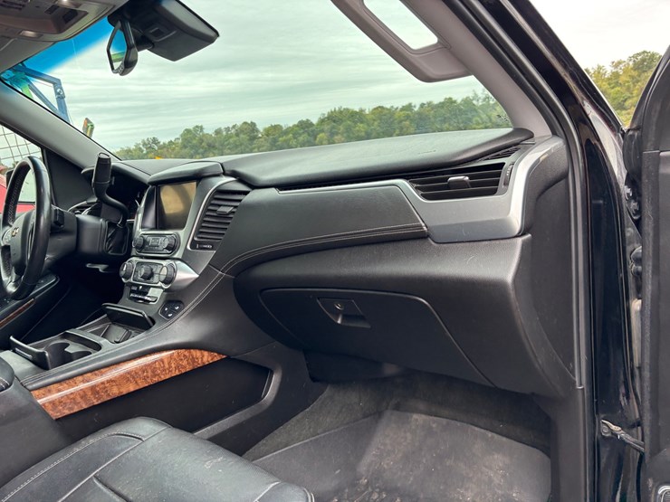 2015-chevrolet-tahoe-ltz-image-56