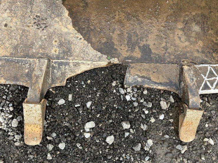 76”-skid-steer-tooth-bucket-image-7