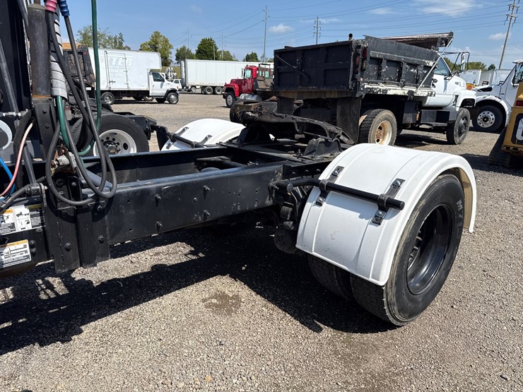 2010-kenworth-t370-image-10