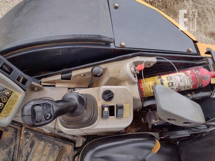 2016-deere-35g-image-8