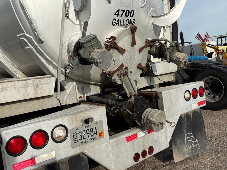 #1203-•-2004-mack-cv713-vacuum-pump-truck-(has-wi-title)-image-43
