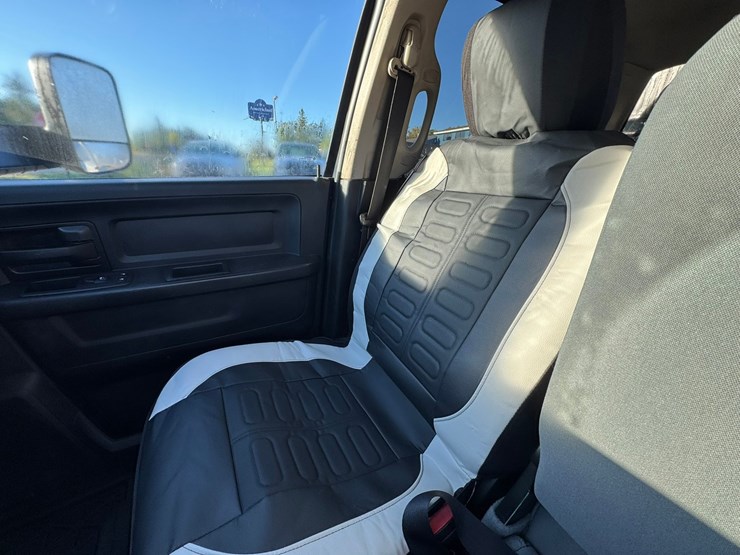 2020-dodge-3500-image-36