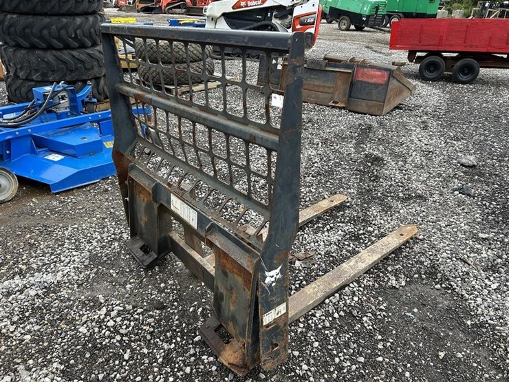 bobcat-48”-skid-steer-pallet-forks-image-5