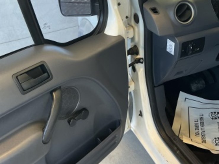 2011-ford-transit-connect-image-25