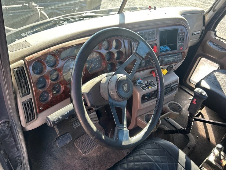 2004-mack-ch613-image-61