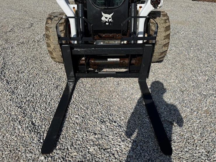 bobcat-42"-skid-steer-pallet-forks-image-2