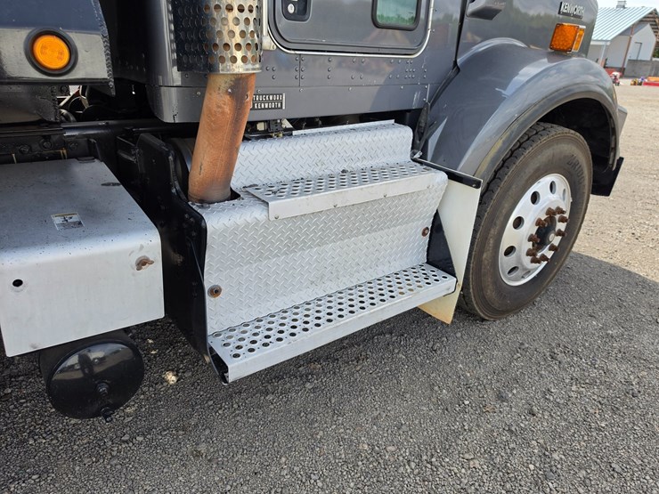 2013-kenworth-t800-image-6