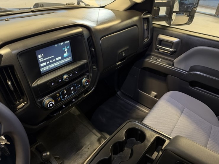 2018-chevrolet-silverado-1500-image-21