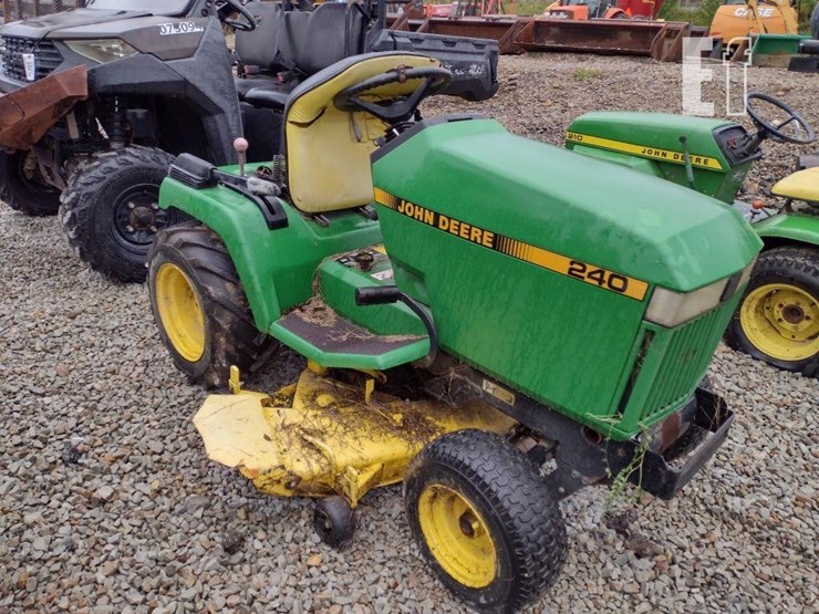 john-deere-240-image-2