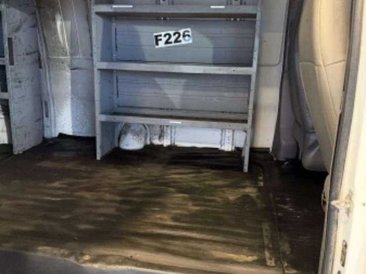 2018-chevrolet-express-2500-image-10