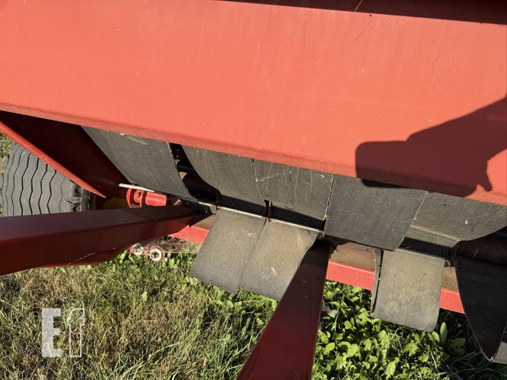 new-holland-br7090-image-28