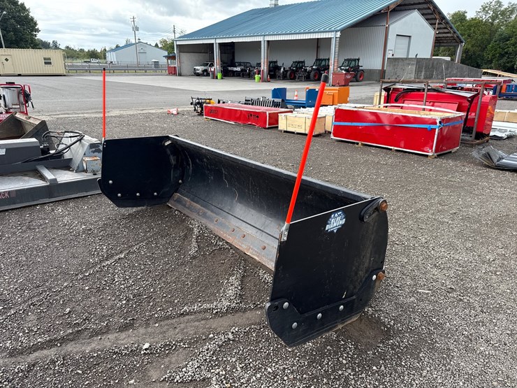 #2009-•-blue-diamond-96"-skid-steer-snow-pusher-image-2