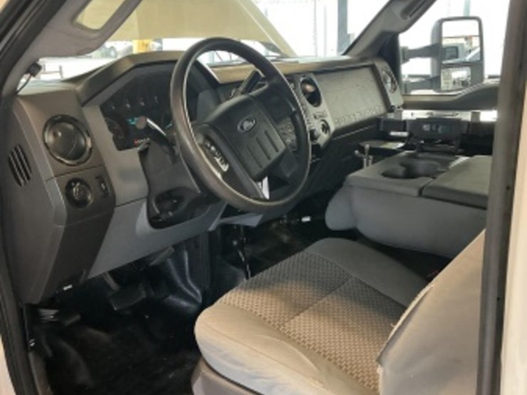 2013-ford-f550-image-23
