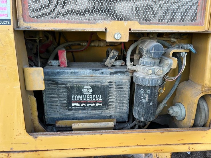 2004-caterpillar-d3g-xl-image-14
