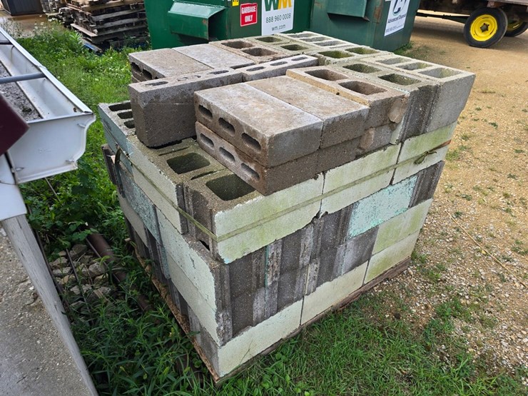 #9754-•-pallet-of-cinder-blocks-image-5