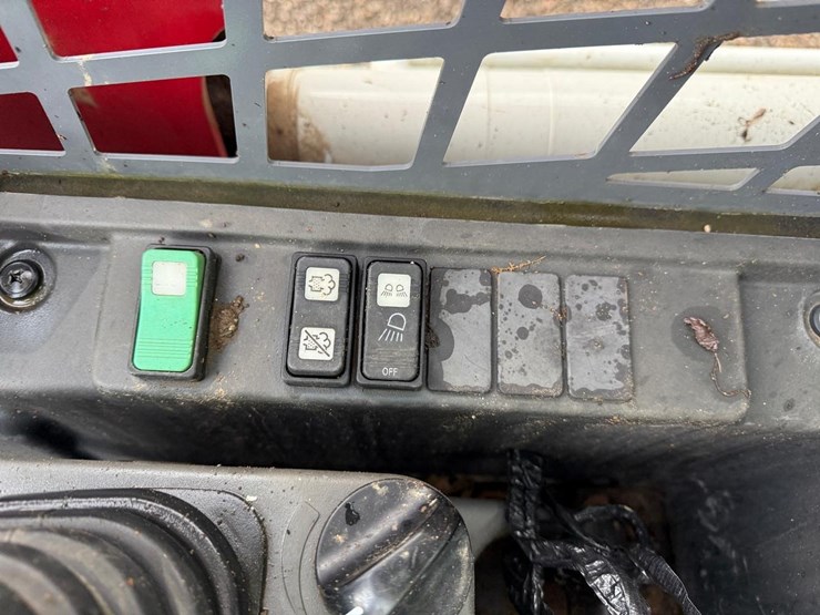 2023-takeuchi-tl8-image-22