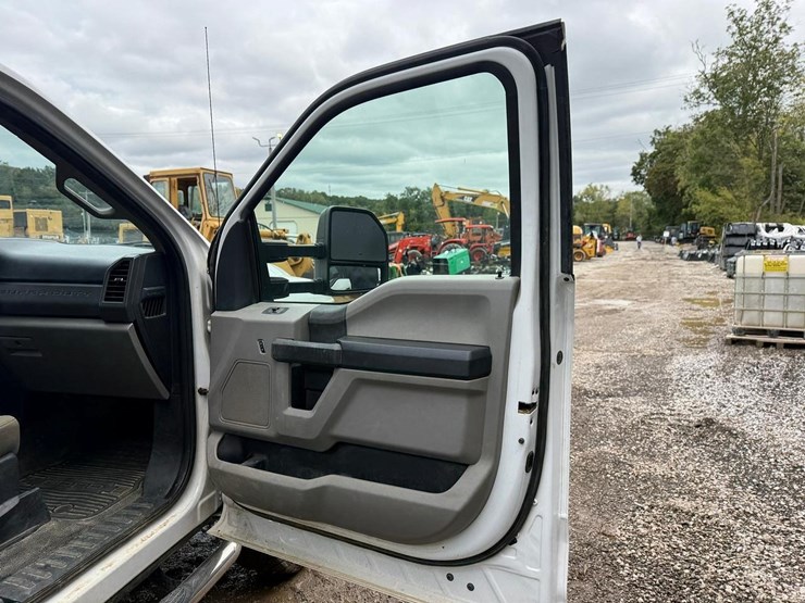 2017-ford-f350-image-11
