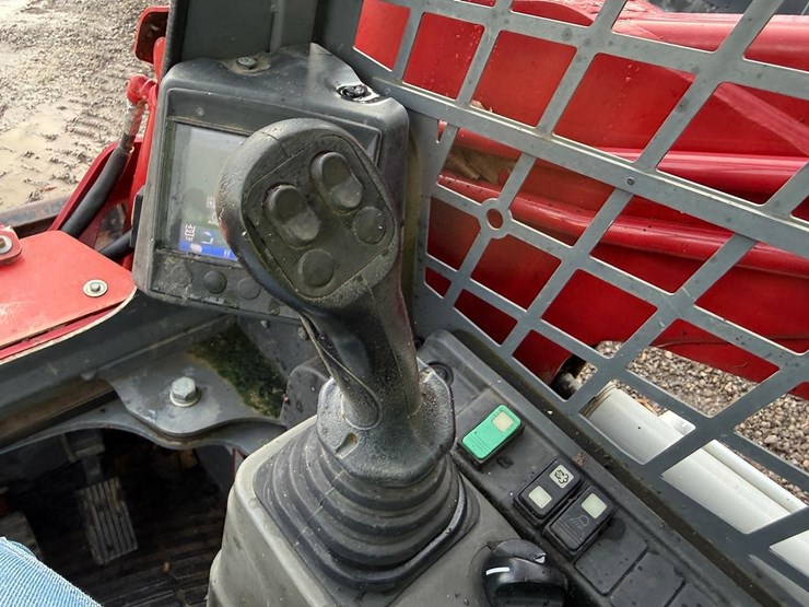 2020-takeuchi-tl8-image-23