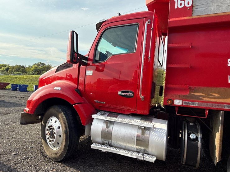 2015-kenworth-t880-image-10