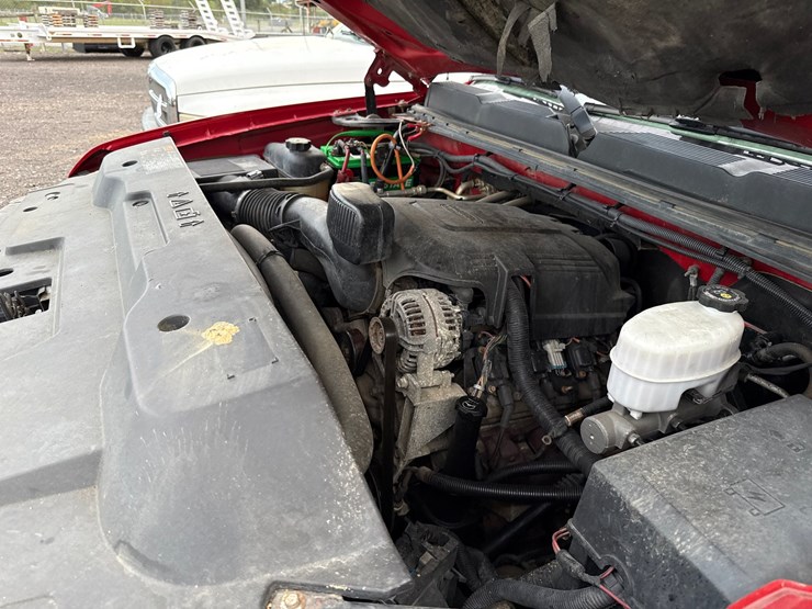 2013-chevrolet-3500-image-22