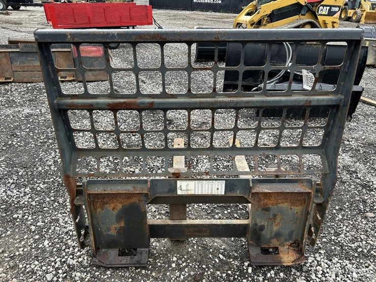 bobcat-48”-skid-steer-pallet-forks-image-3