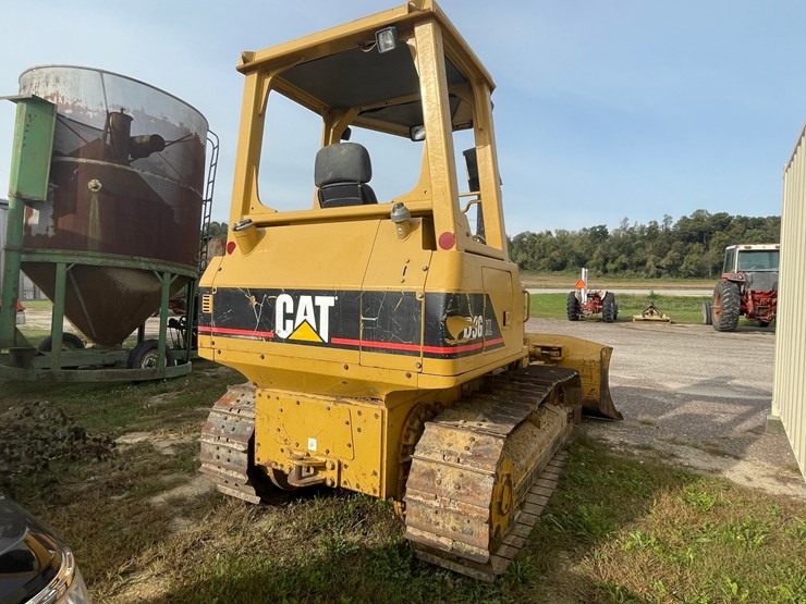 2005-caterpillar-d3g-xl-image-4