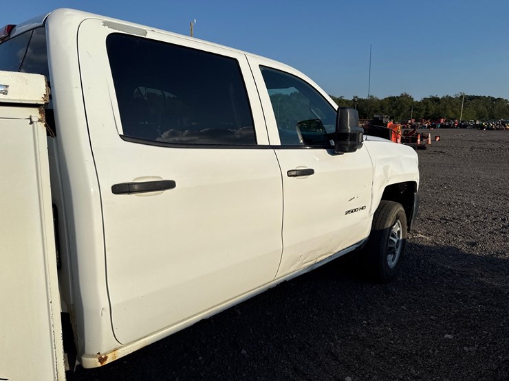 2016-chevrolet-2500-image-5