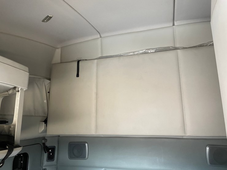 2017-kenworth-t680-image-62