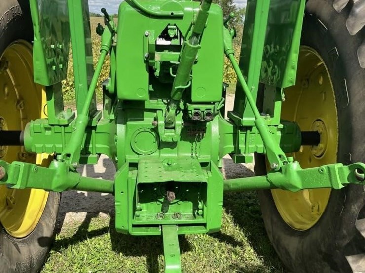 john-deere-4010-image-8