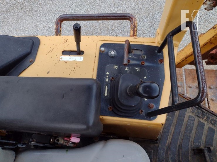 2000-deere-650h-lt-image-10