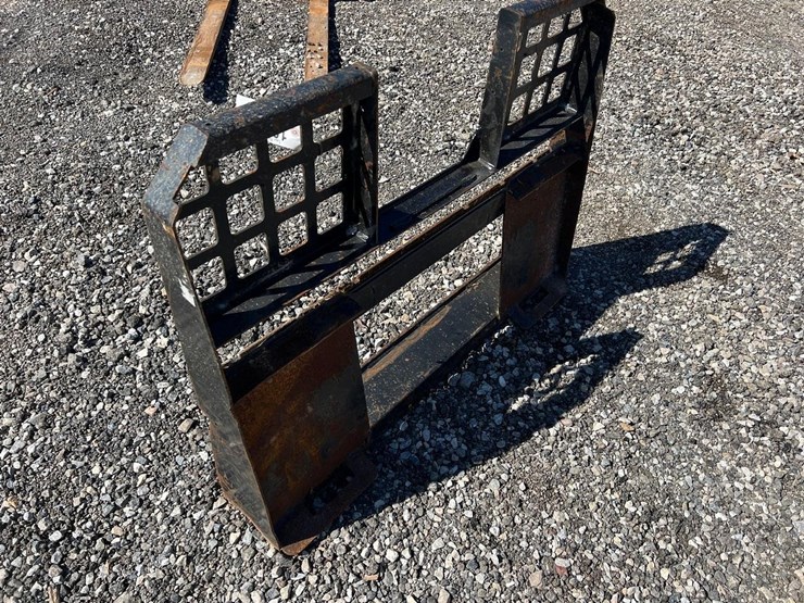 walk-through-skid-steer-backing-plate-image-3