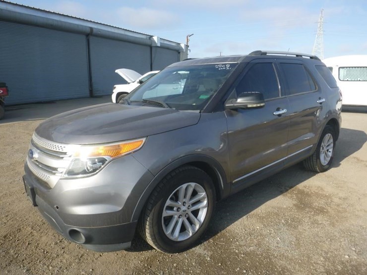 2012-ford-explorer-image-1