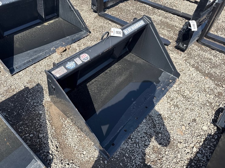 #2042-•-blue-diamond-44"-mini-skid-steer-smooth-bucket-image-2