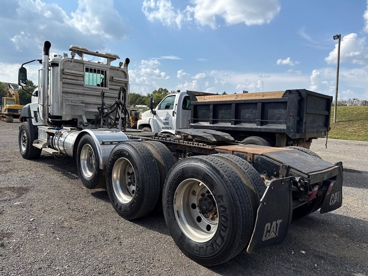 2017-caterpillar-ct660-image-9