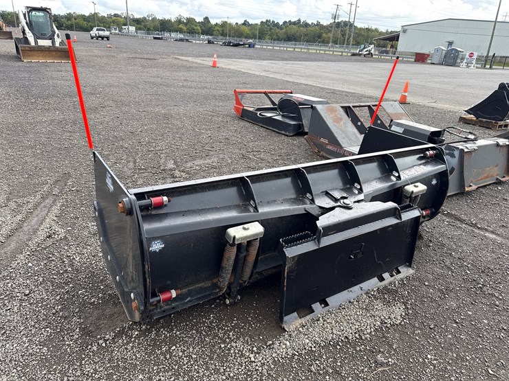 #2009-•-blue-diamond-96"-skid-steer-snow-pusher-image-3