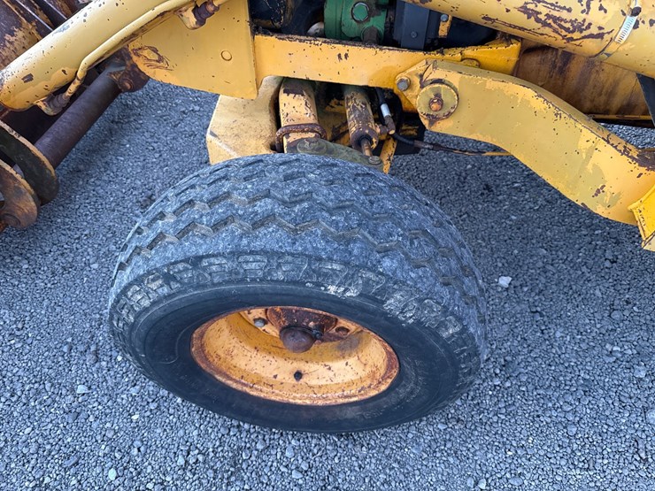 john-deere-310-image-15