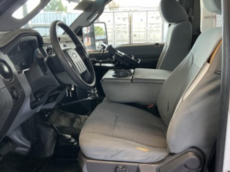 2013-ford-f550-image-22