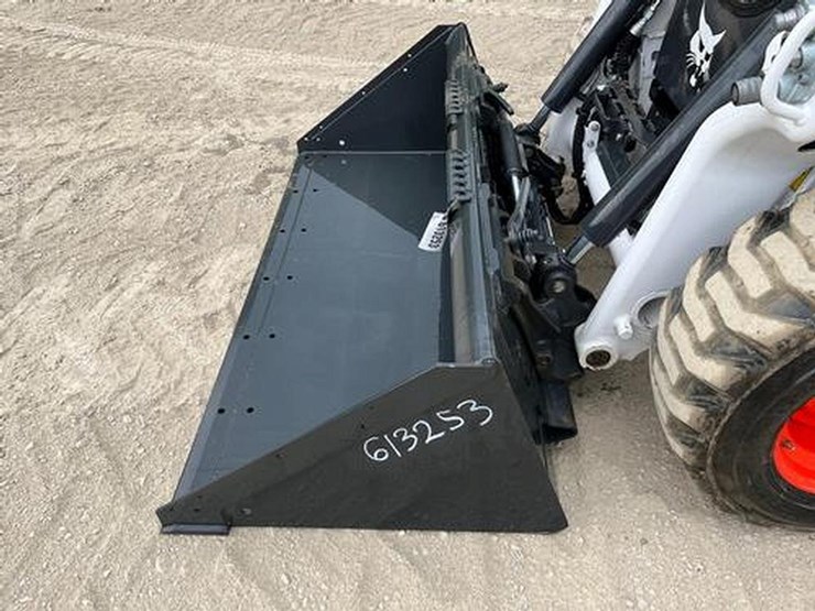 bobcat-68"-standard-duty-skid-steer-bucket-image-5