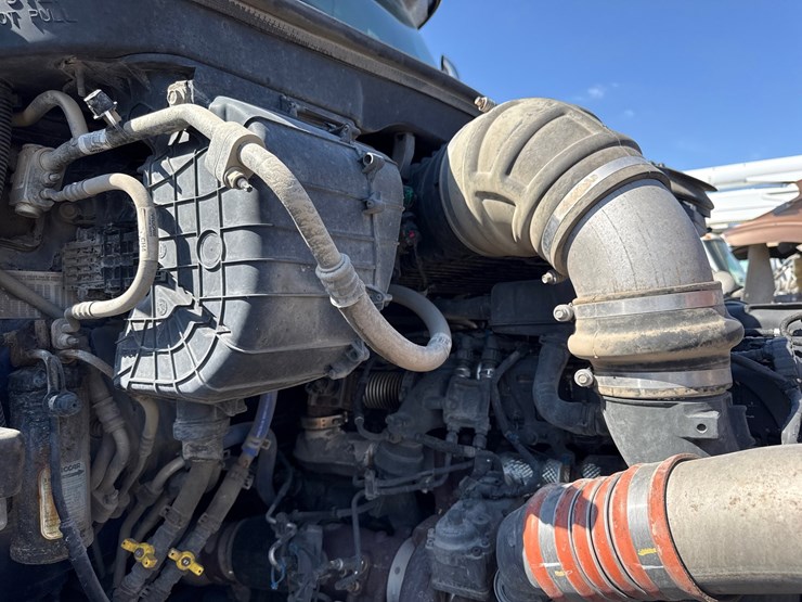 2019-peterbilt-579-image-63