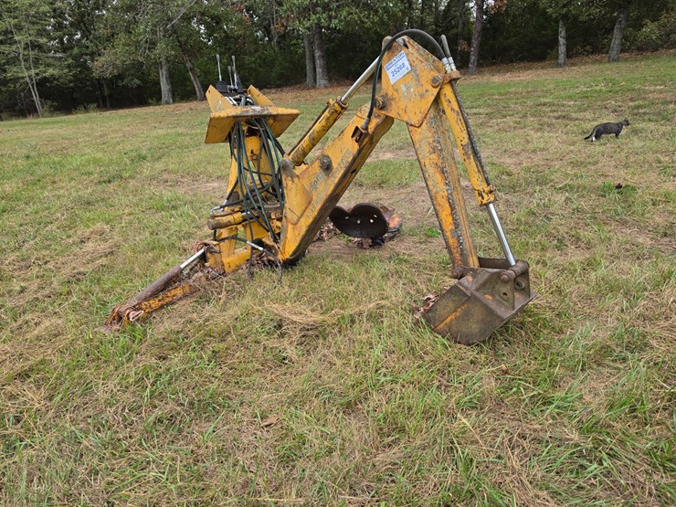 #25268-•-international-3082-series-a-back-hoe-attachment-image-9