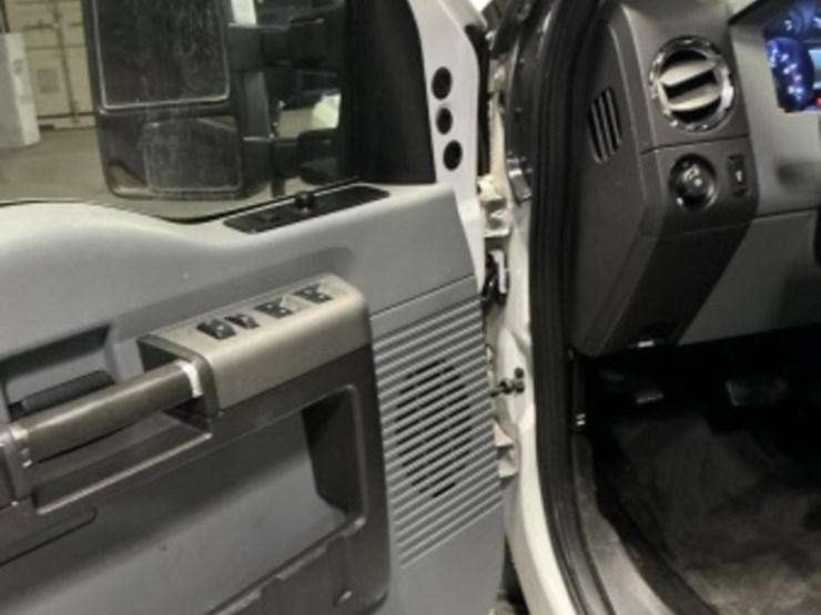 2011-ford-f350-image-23