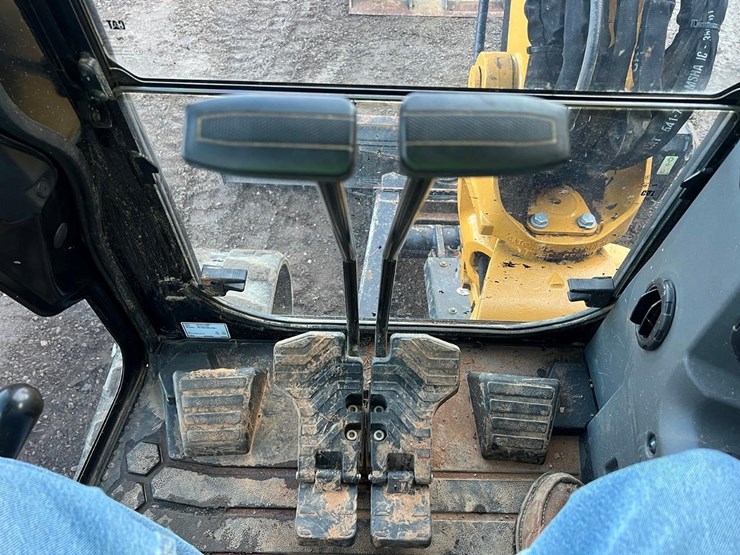 2023-caterpillar-305cr-image-27